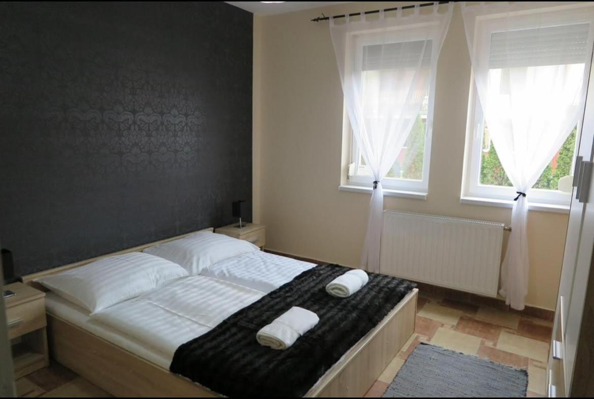 Beach Deluxe Apartman Hajduszoboszlo Ngoại thất bức ảnh