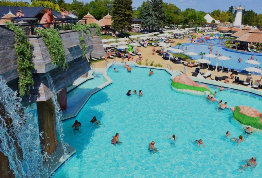 Beach Deluxe Apartman Hajduszoboszlo Ngoại thất bức ảnh